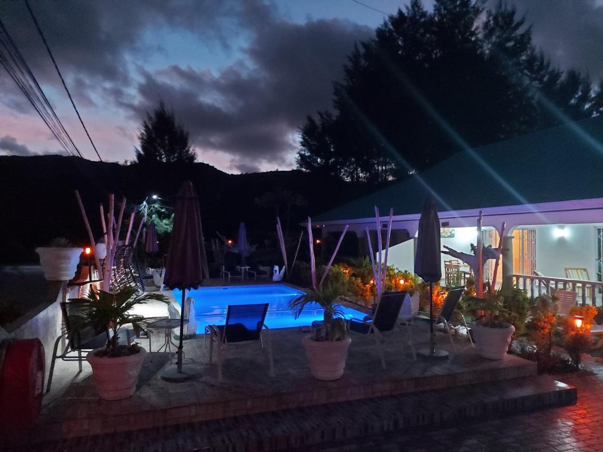 Leo'S Petit Villa Annex Praslin Exterior foto
